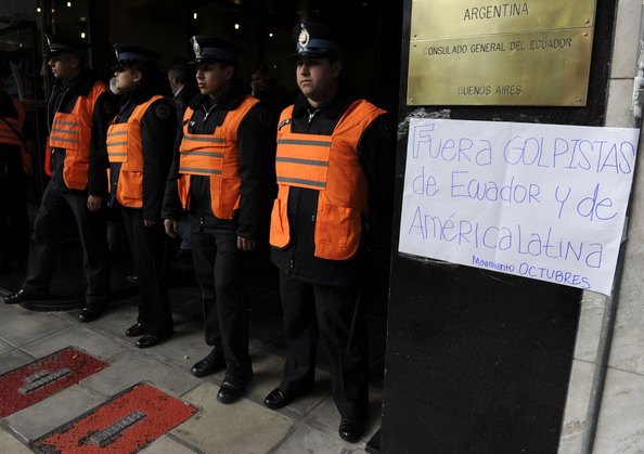 Переворот в Эквадоре предотвращен армией