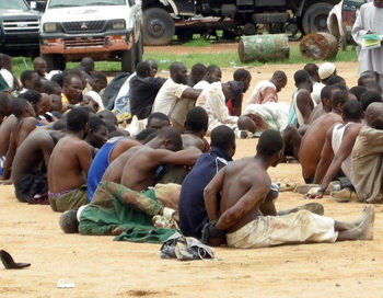 В Нигерии в столкновениях на религиозной почве погибли более ста человек. Фото: STR/AFP/Getty Images