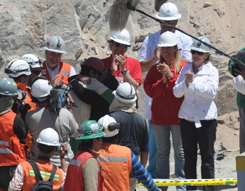 Спасение шахтеров Чили  завершилось триумфом