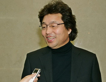  Известный южнокорейский дирижёр Ким Нам Юн. Фото с сайта theepochtimes.com