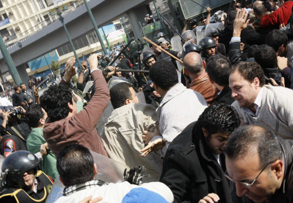 Хосни Мубарак применил тяжелую бронетехнику