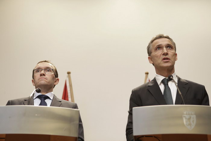 Премьер-министр Норвегии Йенс Столтенберг (R) и министр иностранных дел Эспен Барт Эйде. Фото: ROALD, BERIT/AFP/GettyImages