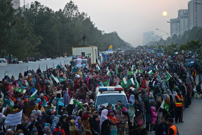 Массовые демонстрации протеста прошли в Исламабаде. Фото: ASIF HASSAN/AFP/GettyImages