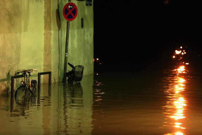 Проливные дожди вызвали наводнения в некоторых районах Чехии, Австрии и Швейцарии. Фото: Johannes Simon/Getty Images