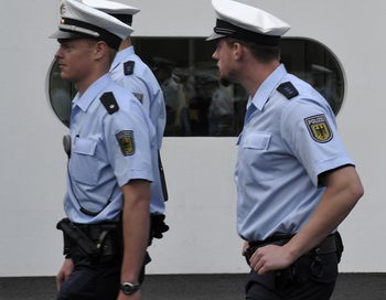 Полицейские рейды в Германии: раскрыта сеть торговцев девочками из Косово. Фото: THOMAS KIENZLE/AFP/GettyImages