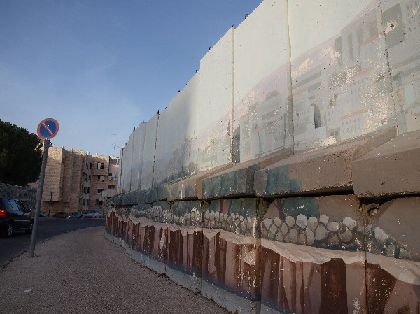 В Иерусалимском районе Гило сносят защитную стену
