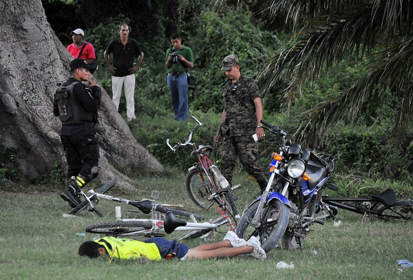В Гондурасе застрелили футболистов-любителей во время футбольного матча