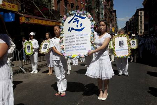 Парад последователей Фалуньгун в Манхэттене