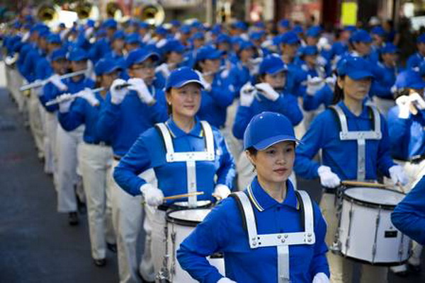 Парад последователей Фалуньгун в Манхэттене