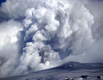 Из Исландии в сторону Европы движется новое облако вулканического пепла