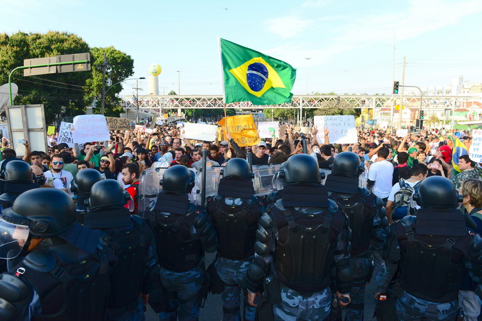 Серьёзные беспорядки произошли в Бразилии. Фото: TASSO MARCELO/AFP/Getty Images