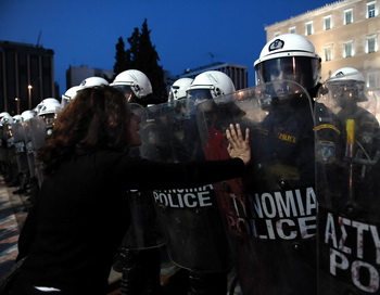 В Греции можно будет взять в аренду полицейских