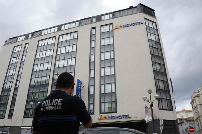 Крупная партия драгоценностей похищена из отеля в Каннах