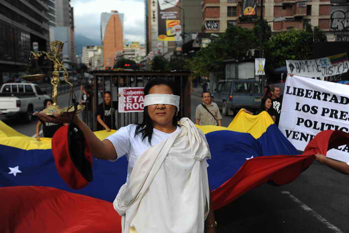  Венесуэла. Выступления студентов. Фото: JUAN BARRETO/AFP/Getty Images 