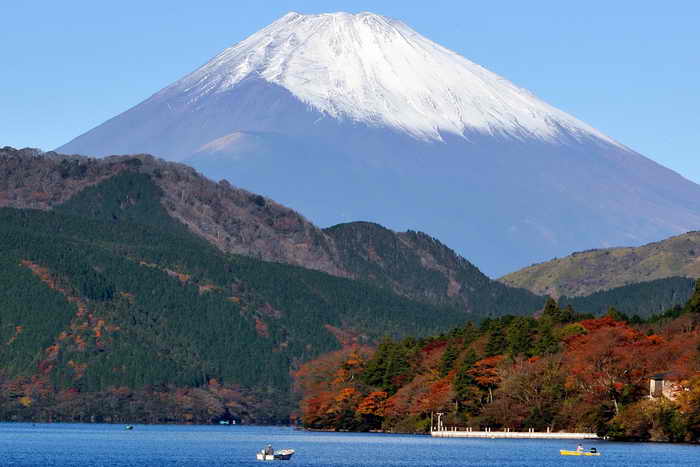  Знаменитая во всём мире и почитаемая в Японии гора Фудзи будет внесена в Мировое наследие ЮНЕСКО. Фото: TORU YAMANAKA/AFP/Getty Images