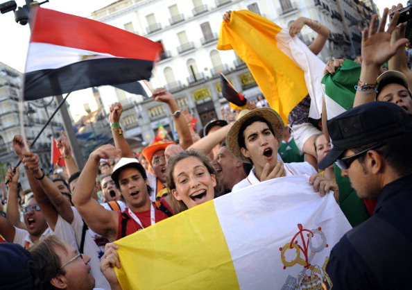 Испанцы протестуют против использования бюджетных средств  для  встречи  Папы Римского. Фото: PEDRO ARMESTRE/AFP/Getty Images