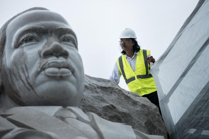 С мемориала Мартину Лютеру Кингу начали удалять спорную надпись