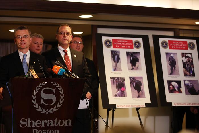 ФБР представило фотографии подозреваемых в теракте в Бостоне
