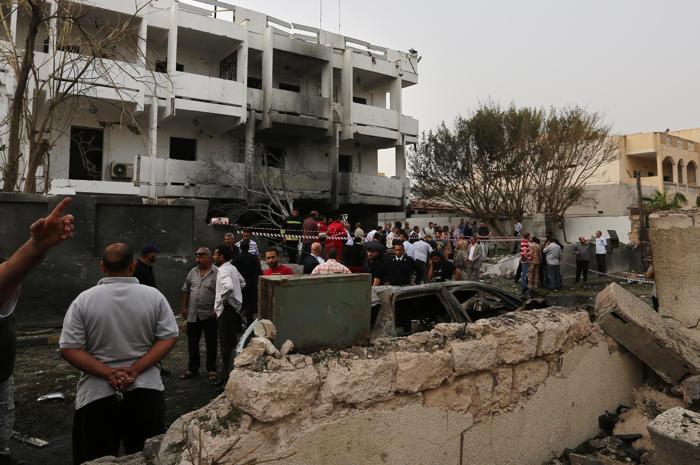 Взрыв прогремел у французского посольства в Ливии