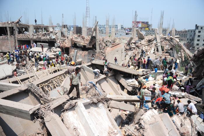 Более 82 человек погибли в Бангладеш под обрушившимся зданием