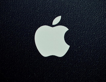 Логотип компании Apple. Фото: LEON NEAL/AFP/Getty Images