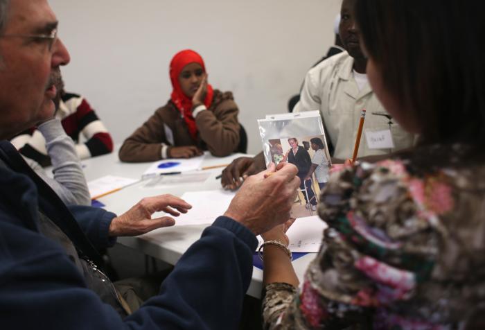 Международный комитет спасения помогает беженцам приспособиться к жизни в США