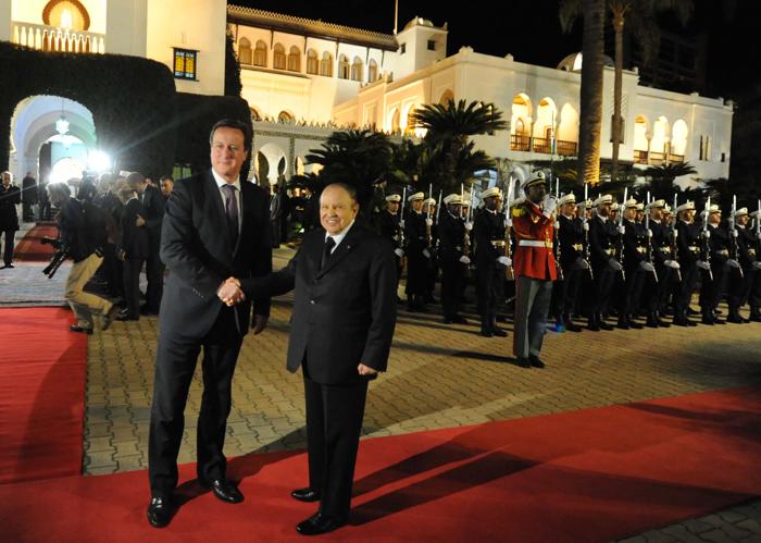 Премьер-министр Британии прибыл в Алжир