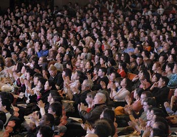 Китайские власти изобрели новый способ помех концертам Shen Yun – «жалобы зрителей»