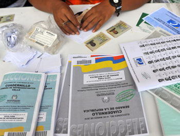 В Колумбии завершилось голосование на парламентских выборах. Фото: LUIS ROBAYO/AFP/Getty Images