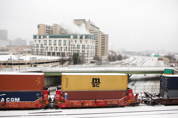 Снегопады и ледяные дожди в США стали причиной транспортного хаоса