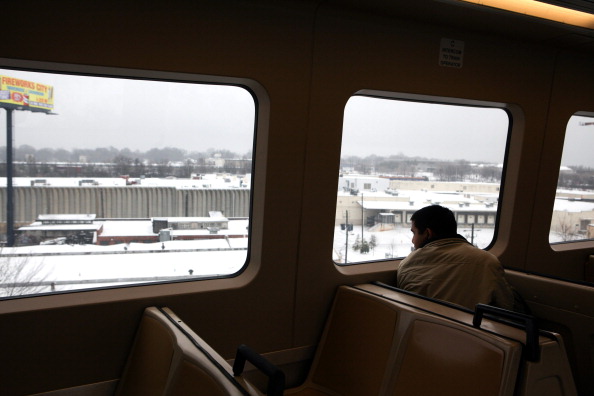 Снегопады и ледяные дожди в США стали причиной транспортного хаоса