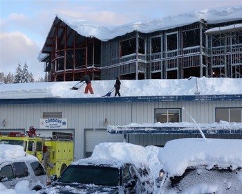 Город Кордова, расположенный на юго-восточной оконечности Аляски, у канадской границы, полностью ушел под снег. samosoboj.ru