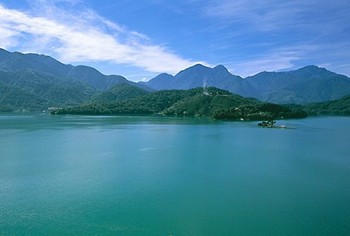 Живописное и романтическое озеро Солнца и Луны в Тайване. Фото предоставлено Бюро туризма Тайваня