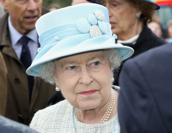Состояние королевы Великобритании не идёт ни в какое сравнение с активами её богатых соотечественников