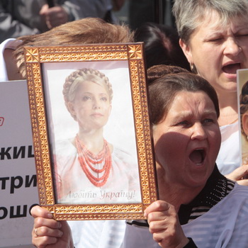 Гематомы на теле Тимошенко появились после ее прибытия в больницу