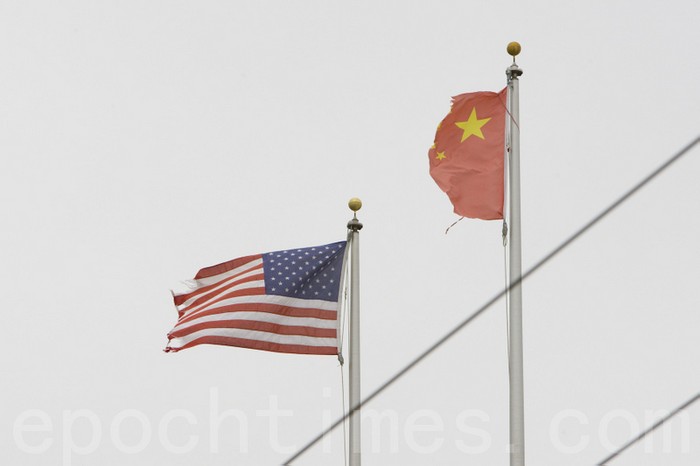Разорванные ветром флаги КНР названы предвестниками политических перемен в Китае