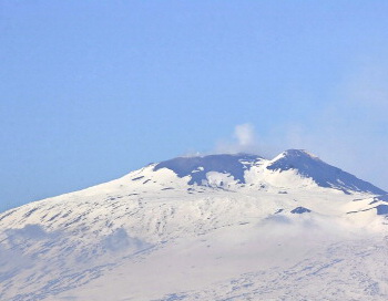 Вулкан Этна на Сицилии проснулся. Фото: FILIPPO MONTEFORTE/AFP/Getty Images