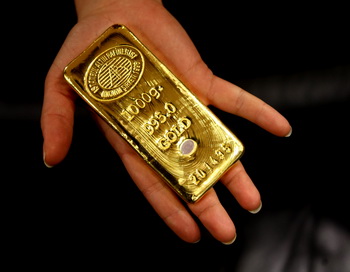 Цены на золото во время выступления главы ФРС США установили новый рекорд . Фото: MUSTAFA OZER/AFP/Getty Images