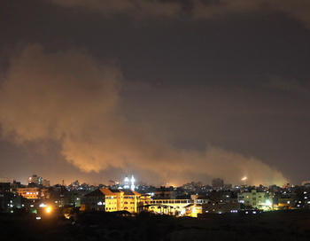 Израильская  авиация наносит   удары по сектору Газа. Фото: Christopher Furlong / Getty Images