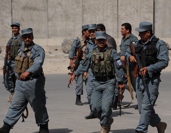 Треть полицейских в Афганистане неграмотны. Фото: SHAH MARAI/AFP/Getty Images