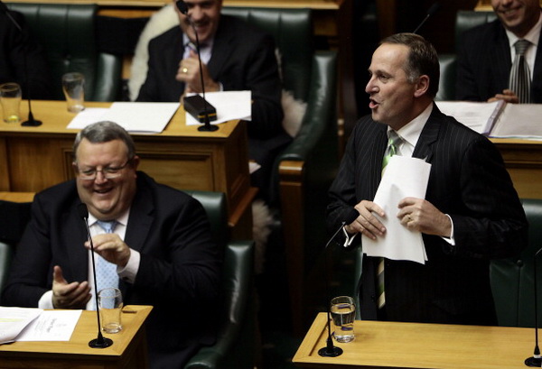 Фоторепортаж с собрания по новому законопроекту министра финансов Билла Инглиша в Новой Зеландии