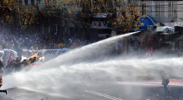 Фоторепортаж об акции протеста в Чили против политики президента Себастьяна Пиньеры
