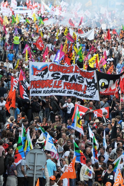 Фоторепортаж об акции протеста против предстоящего саммита G8 во Франции