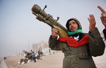 Повстанцы Ливии разграбили резиденцию Муаммара Каддафи