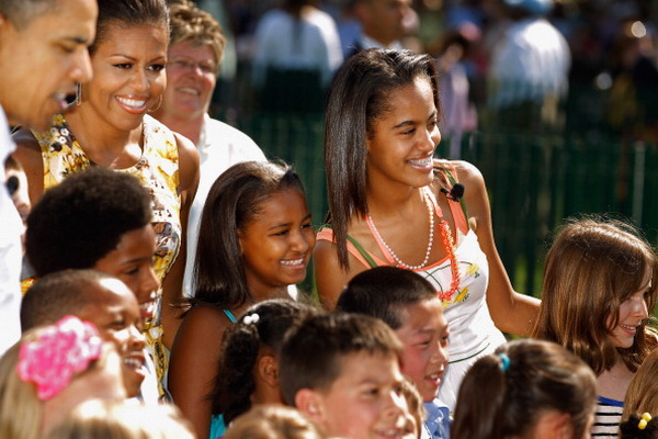 Президент Обама и Мишель Обама пригласили детей и их родителей на ежегодное катание пасхальных яиц. Фото: Chip Somodevilla/Getty Images