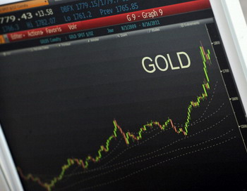 Цены на золото начали падать. Фото: BERTRAND GUAY/AFP/Getty Images