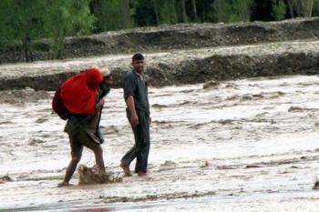 В результате наводнения и схода лавины в Афганистане погибло не менее 27 человек. Фото: abendblatt.de