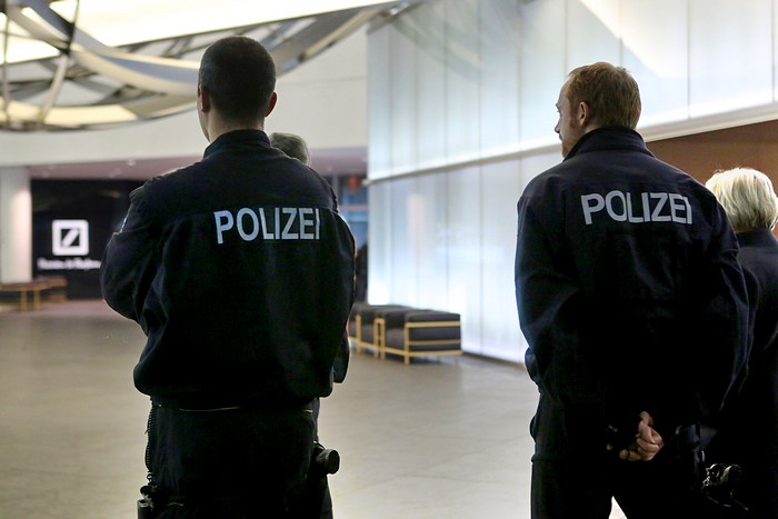 Полицейские рейды против финансовой элиты в Германии