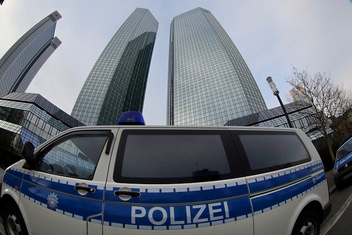 Полицейские рейды против финансовой элиты в Германии