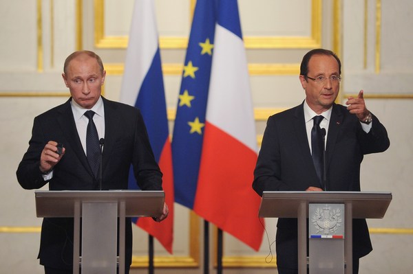 Путин и президент Франции Олланд в Елисейском дворце 1 июня. Фото: Antoine Antoniol/Getty Images